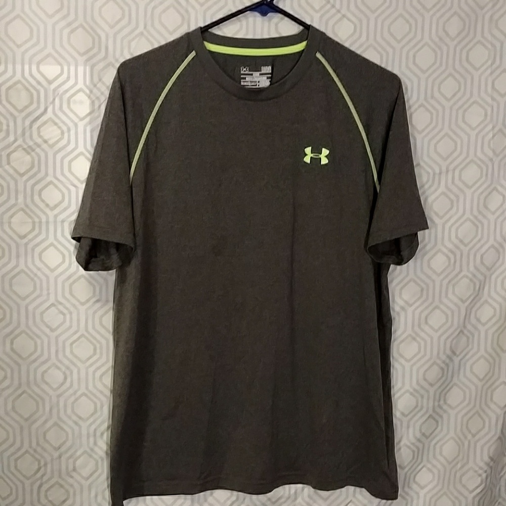 Under Armour T-shirt